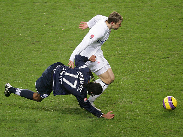 表现低迷引 表现低迷引